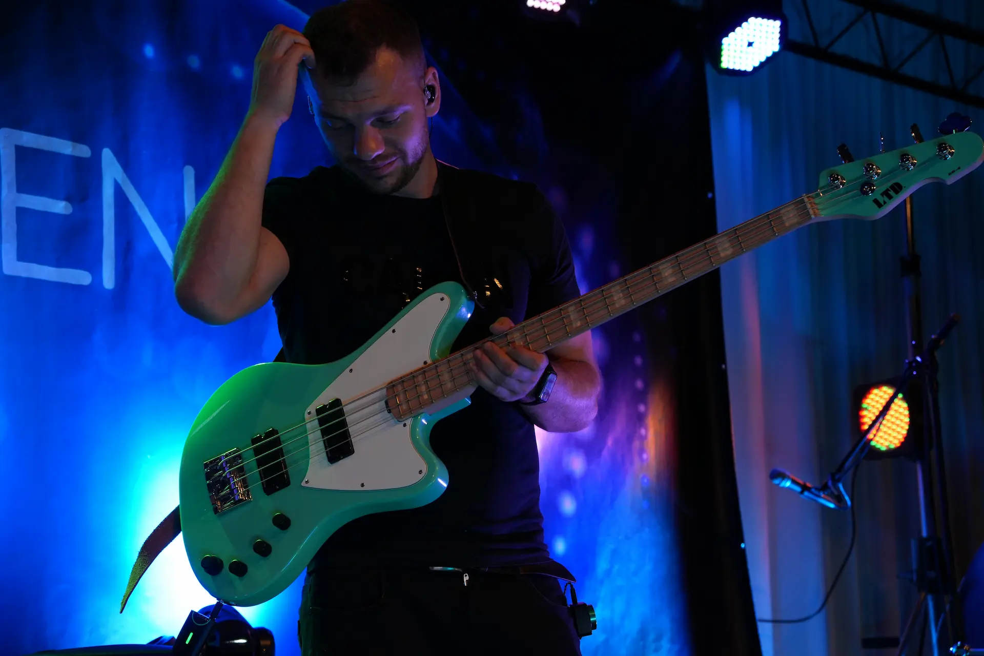 Martijn van 2Enjoy Coverband