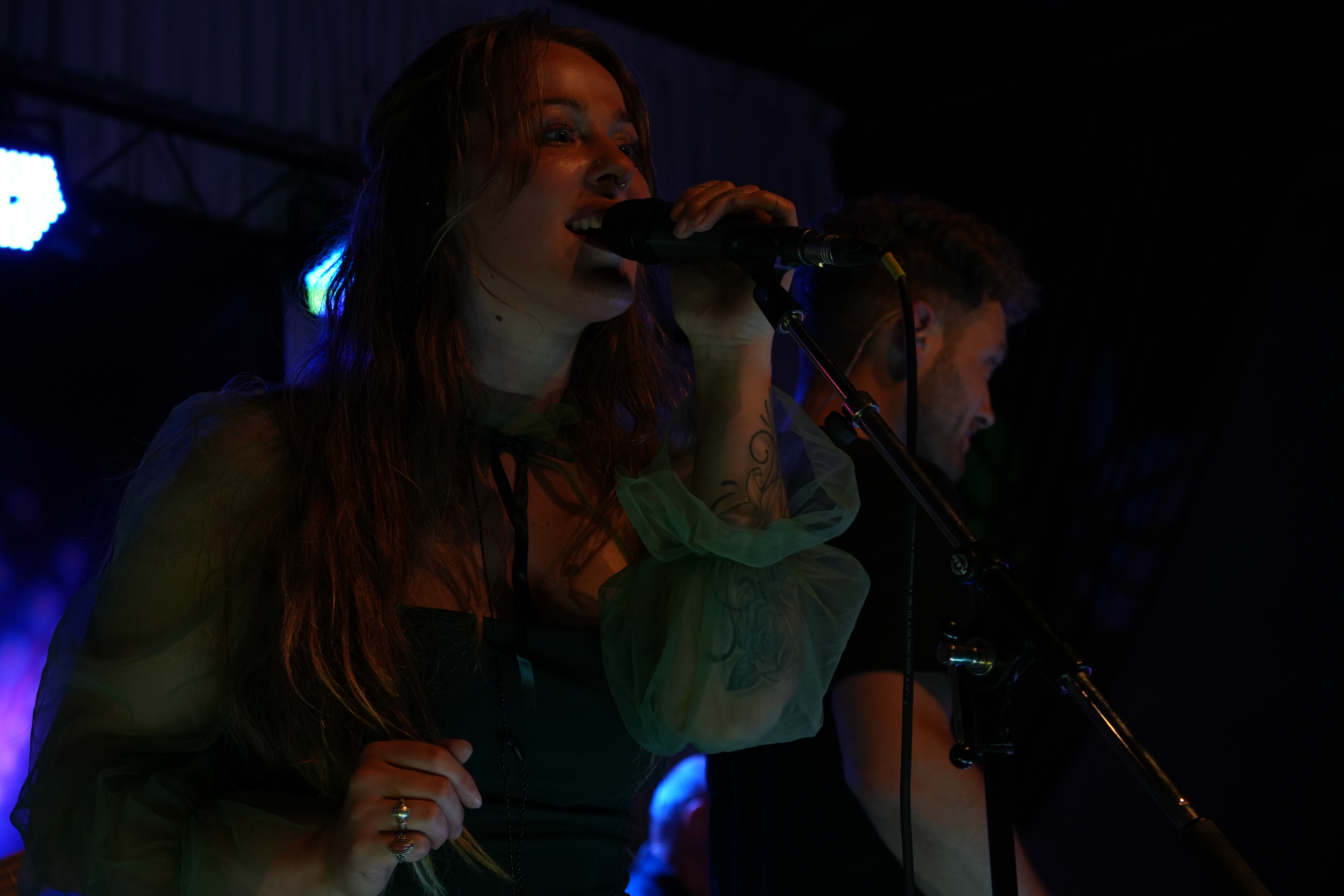Nina van 2Enjoy Coverband